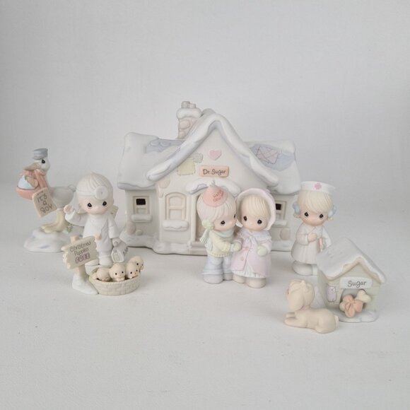 Precious Moments SUGAR TOWN DOCTORS OFFICE 7 PIECE 529281 Christmas Village - Picture 2 of 8